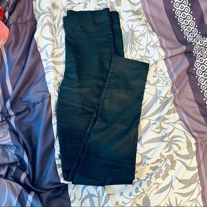 ❌SOLD❌ U. Peach Black Moto Leggings